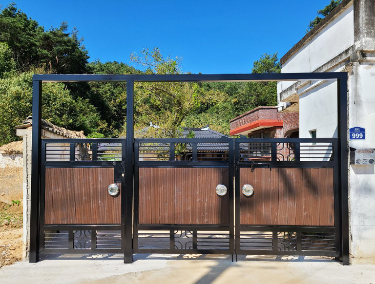 검정 사랑방목재 아트쌍문입니다.